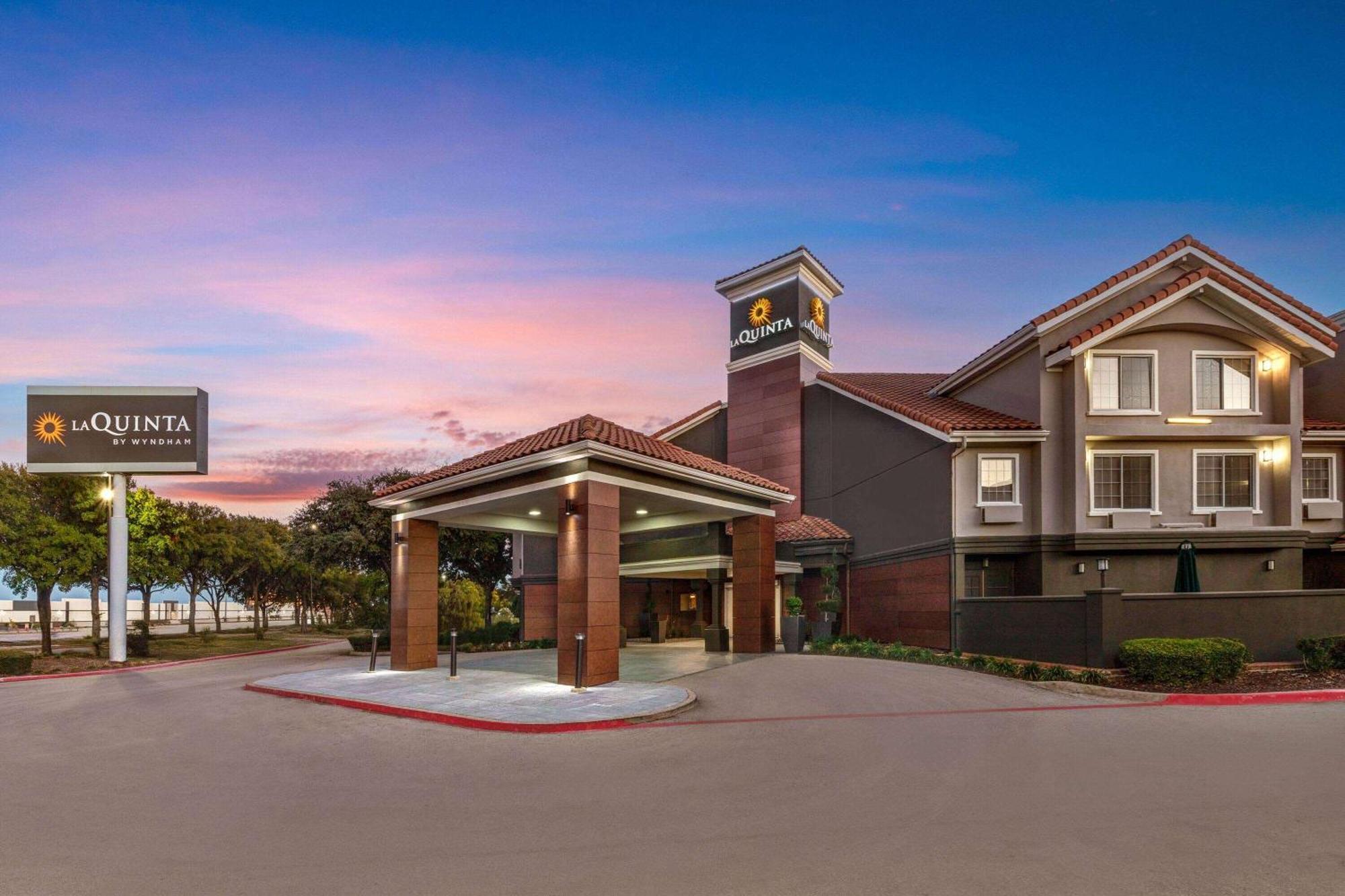 La Quinta By Wyndham Dallas Dfw Airport North Irving Exterior photo