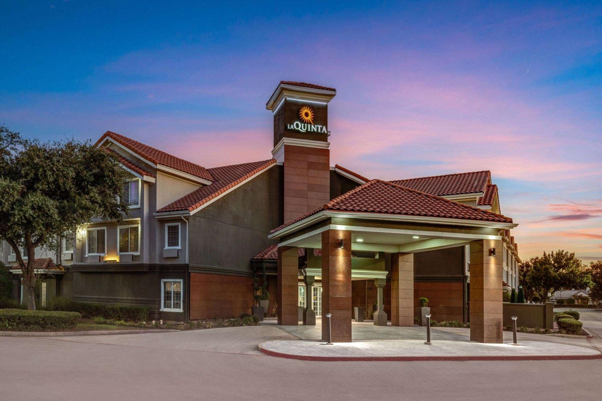 La Quinta By Wyndham Dallas Dfw Airport North Irving Exterior photo