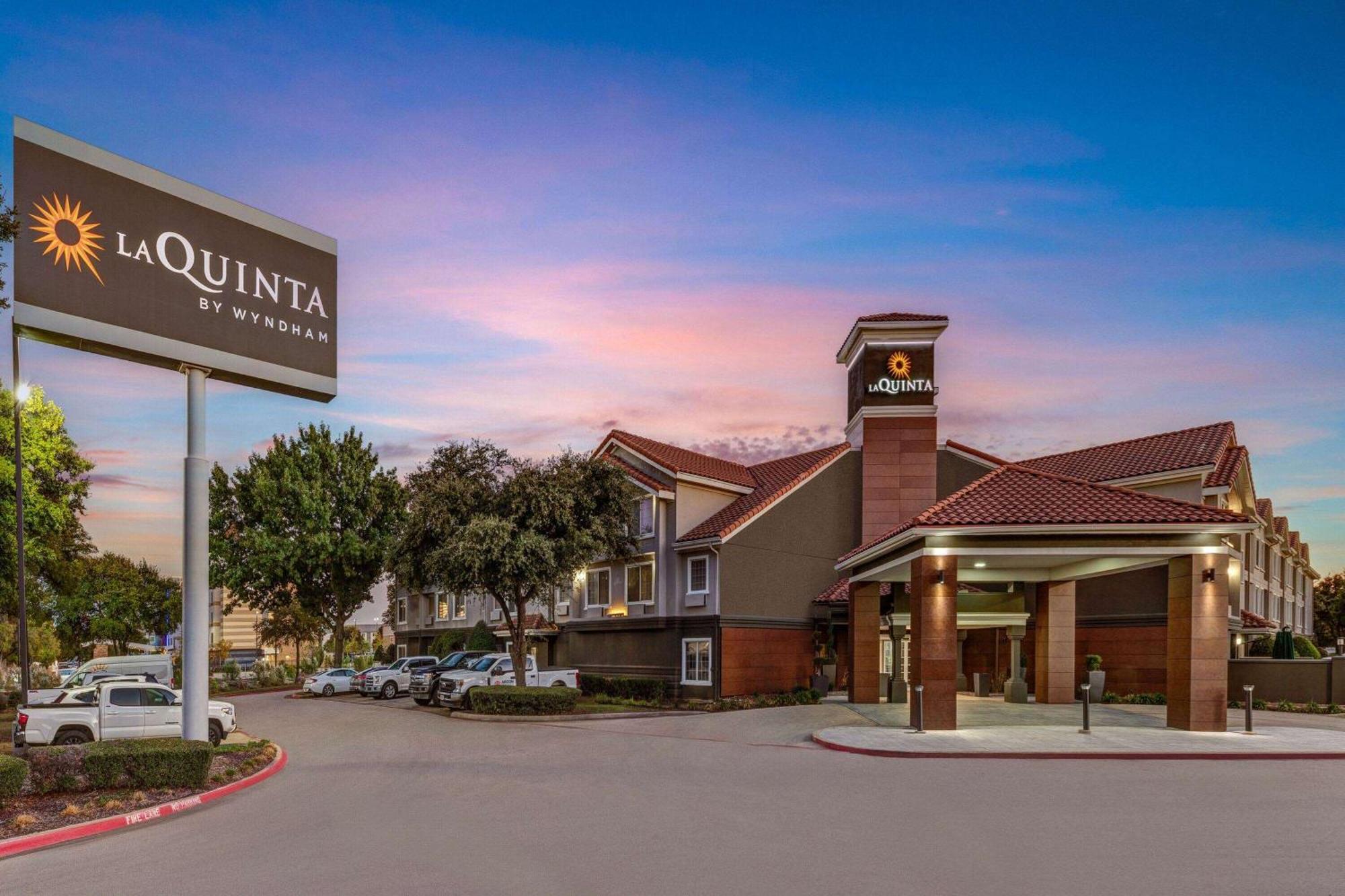 La Quinta By Wyndham Dallas Dfw Airport North Irving Exterior photo